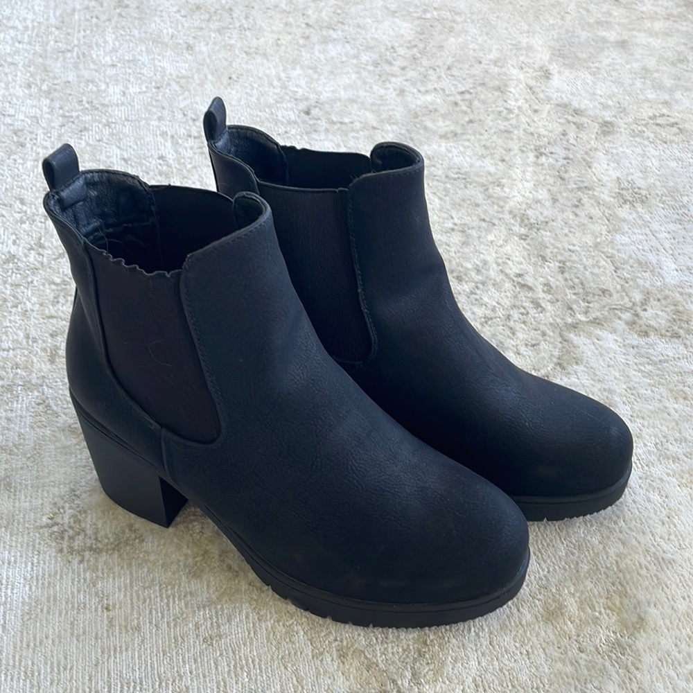 Brand New Chelsea Style Boots